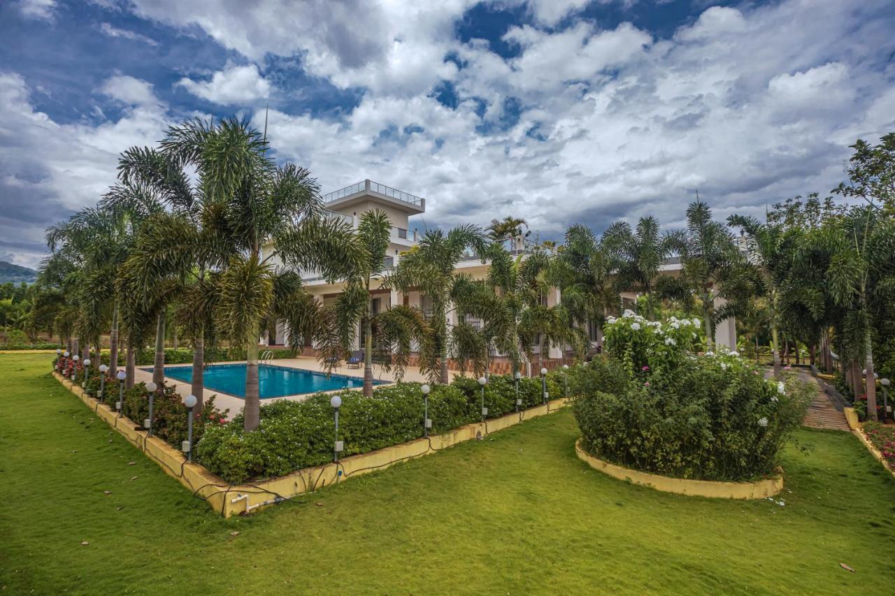 Saffronstays Odyssey, Karjat - 10 Acres Pet-Friendly Estate With Swimming Pool Chinchavli Dış mekan fotoğraf